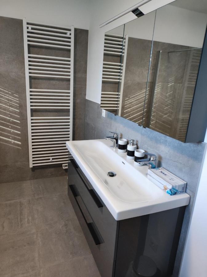 Luxurioeses Penthouse Mit Blick Auf Die Uno-City Und Dem Kaiserwasser. 3Schlafzimmer, 2 Baeder, Privat Lift Ins Apartment Wien Exteriör bild