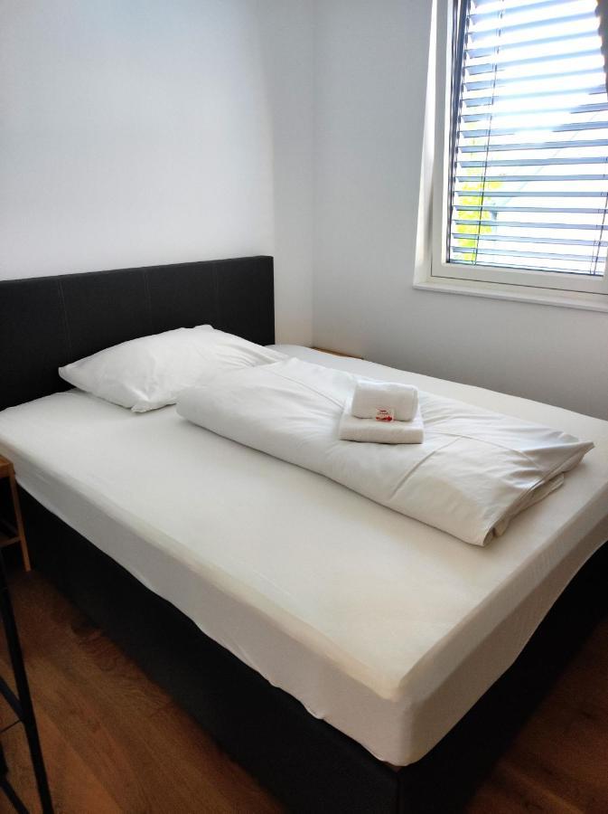 Luxurioeses Penthouse Mit Blick Auf Die Uno-City Und Dem Kaiserwasser. 3Schlafzimmer, 2 Baeder, Privat Lift Ins Apartment Wien Exteriör bild