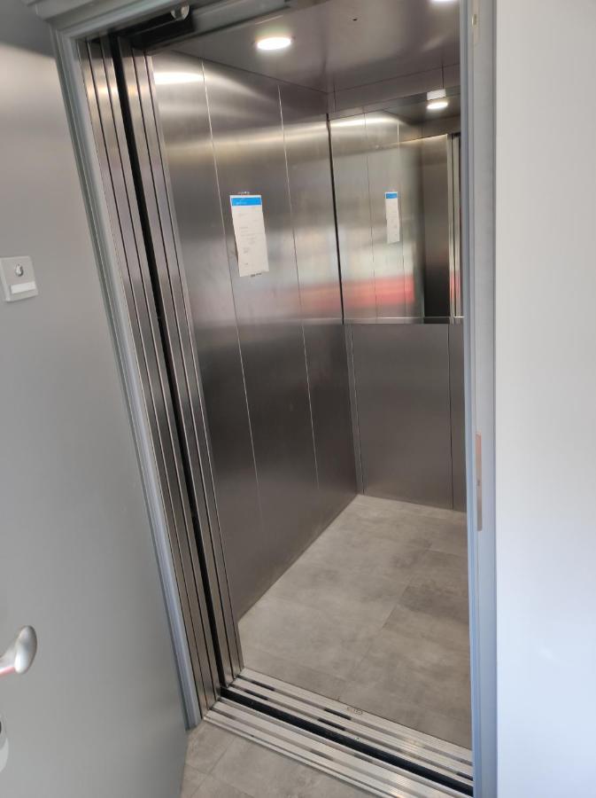 Luxurioeses Penthouse Mit Blick Auf Die Uno-City Und Dem Kaiserwasser. 3Schlafzimmer, 2 Baeder, Privat Lift Ins Apartment Wien Exteriör bild