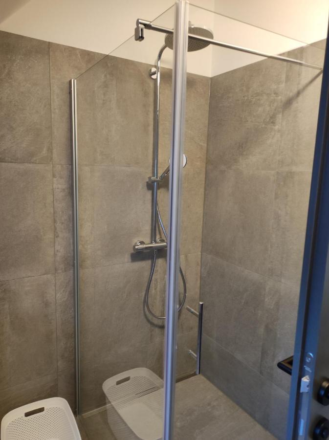 Luxurioeses Penthouse Mit Blick Auf Die Uno-City Und Dem Kaiserwasser. 3Schlafzimmer, 2 Baeder, Privat Lift Ins Apartment Wien Exteriör bild