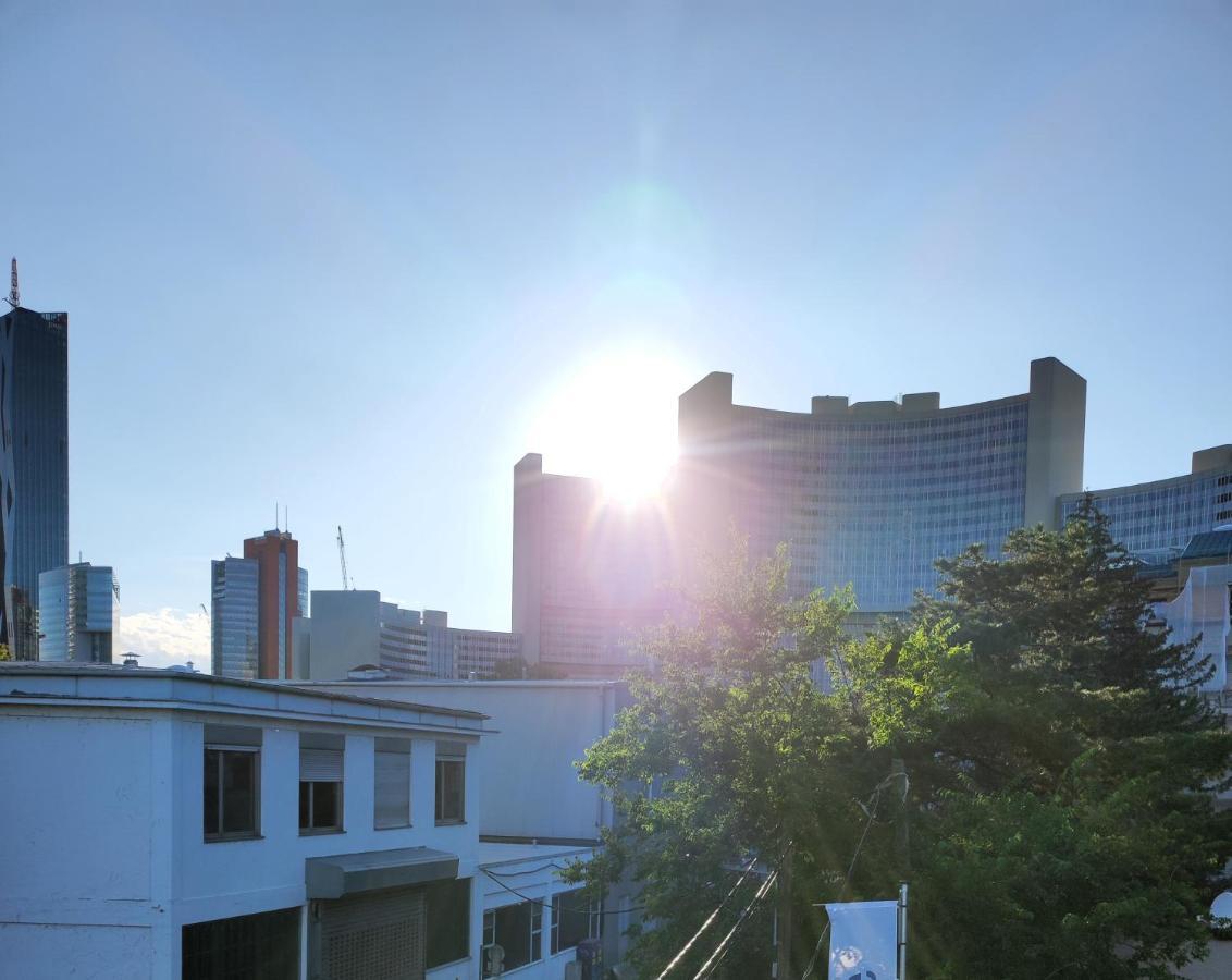 Luxurioeses Penthouse Mit Blick Auf Die Uno-City Und Dem Kaiserwasser. 3Schlafzimmer, 2 Baeder, Privat Lift Ins Apartment Wien Exteriör bild