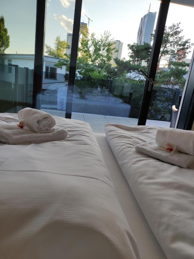 Luxurioeses Penthouse Mit Blick Auf Die Uno-City Und Dem Kaiserwasser. 3Schlafzimmer, 2 Baeder, Privat Lift Ins Apartment Wien Exteriör bild