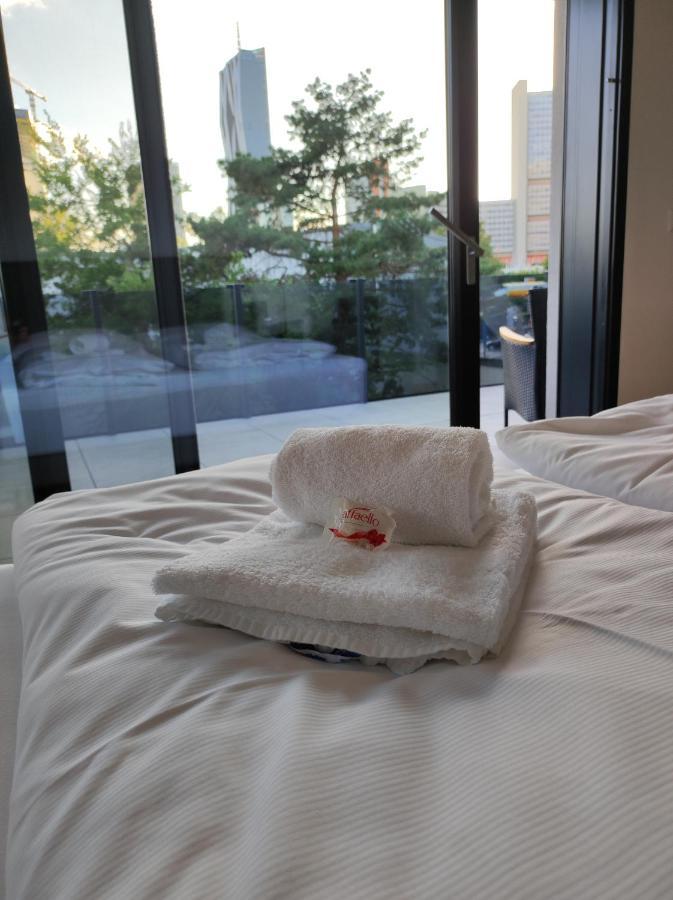 Luxurioeses Penthouse Mit Blick Auf Die Uno-City Und Dem Kaiserwasser. 3Schlafzimmer, 2 Baeder, Privat Lift Ins Apartment Wien Exteriör bild