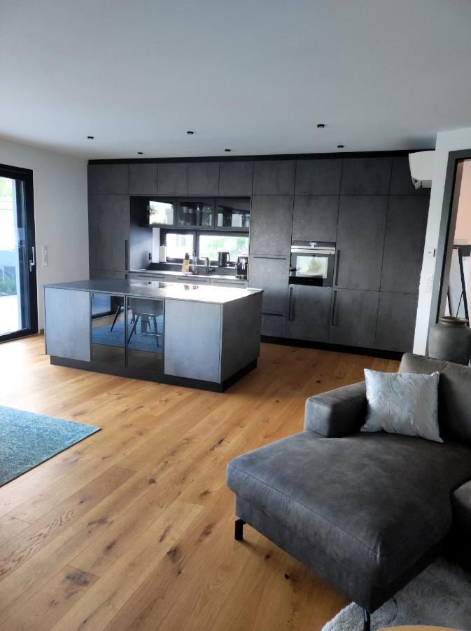 Luxurioeses Penthouse Mit Blick Auf Die Uno-City Und Dem Kaiserwasser. 3Schlafzimmer, 2 Baeder, Privat Lift Ins Apartment Wien Exteriör bild