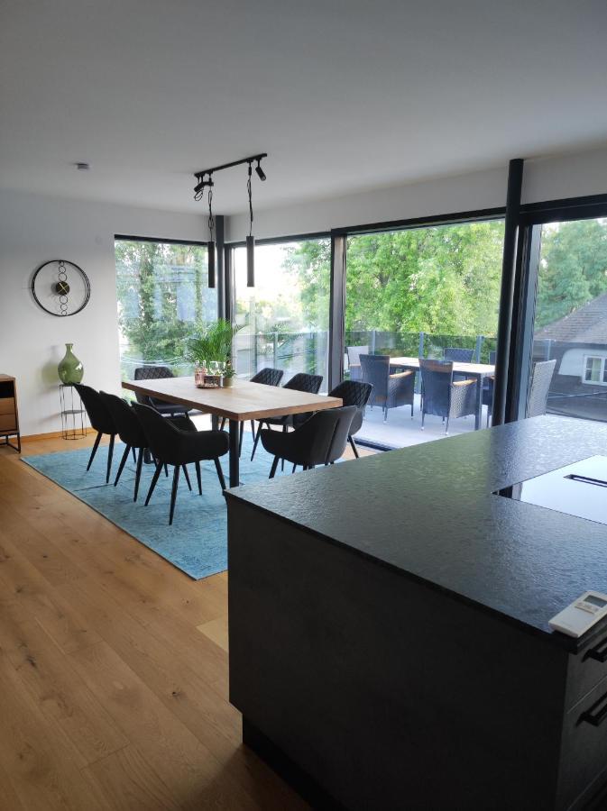 Luxurioeses Penthouse Mit Blick Auf Die Uno-City Und Dem Kaiserwasser. 3Schlafzimmer, 2 Baeder, Privat Lift Ins Apartment Wien Exteriör bild