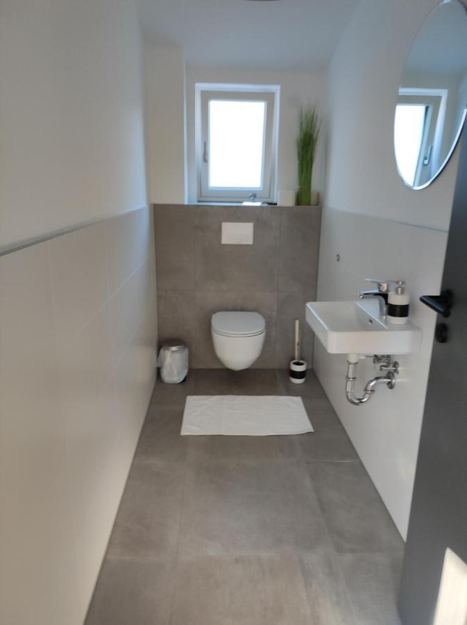 Luxurioeses Penthouse Mit Blick Auf Die Uno-City Und Dem Kaiserwasser. 3Schlafzimmer, 2 Baeder, Privat Lift Ins Apartment Wien Exteriör bild
