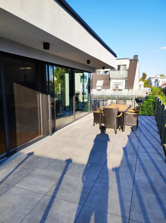 Luxurioeses Penthouse Mit Blick Auf Die Uno-City Und Dem Kaiserwasser. 3Schlafzimmer, 2 Baeder, Privat Lift Ins Apartment Wien Exteriör bild