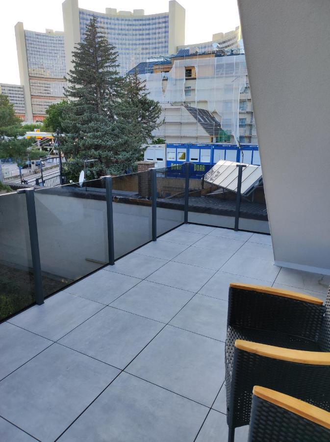 Luxurioeses Penthouse Mit Blick Auf Die Uno-City Und Dem Kaiserwasser. 3Schlafzimmer, 2 Baeder, Privat Lift Ins Apartment Wien Exteriör bild
