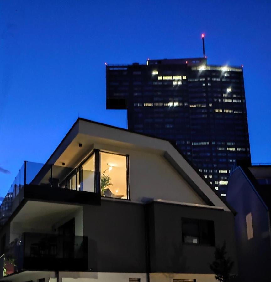 Luxurioeses Penthouse Mit Blick Auf Die Uno-City Und Dem Kaiserwasser. 3Schlafzimmer, 2 Baeder, Privat Lift Ins Apartment Wien Exteriör bild