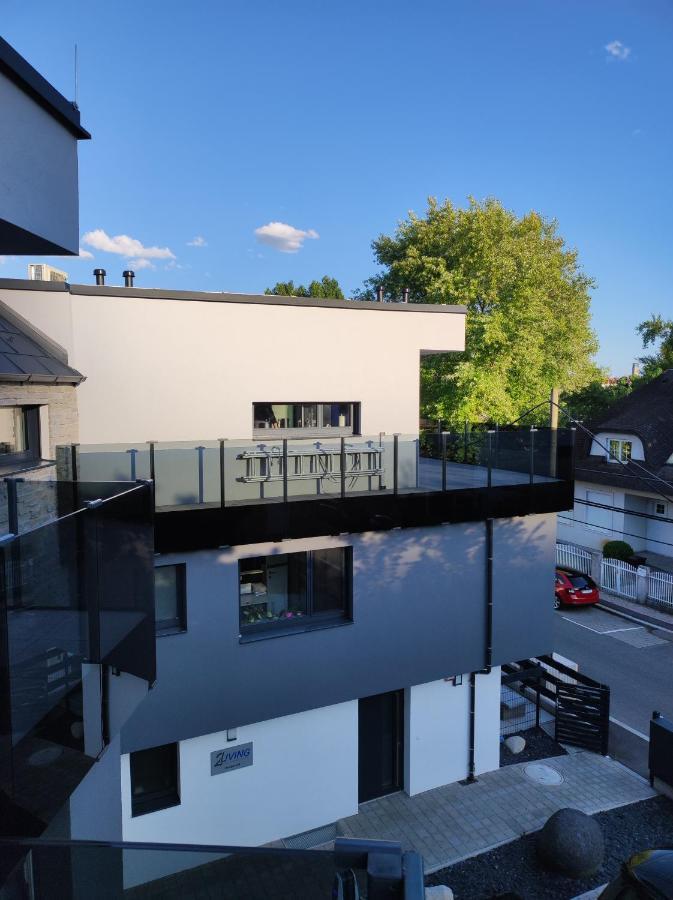 Luxurioeses Penthouse Mit Blick Auf Die Uno-City Und Dem Kaiserwasser. 3Schlafzimmer, 2 Baeder, Privat Lift Ins Apartment Wien Exteriör bild