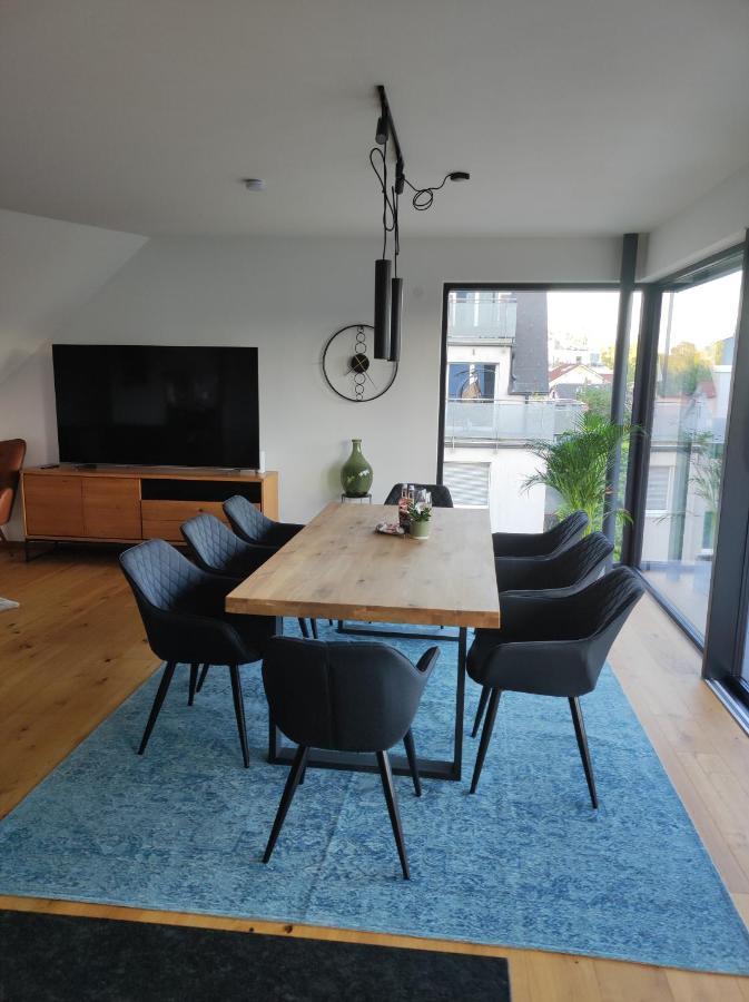 Luxurioeses Penthouse Mit Blick Auf Die Uno-City Und Dem Kaiserwasser. 3Schlafzimmer, 2 Baeder, Privat Lift Ins Apartment Wien Exteriör bild